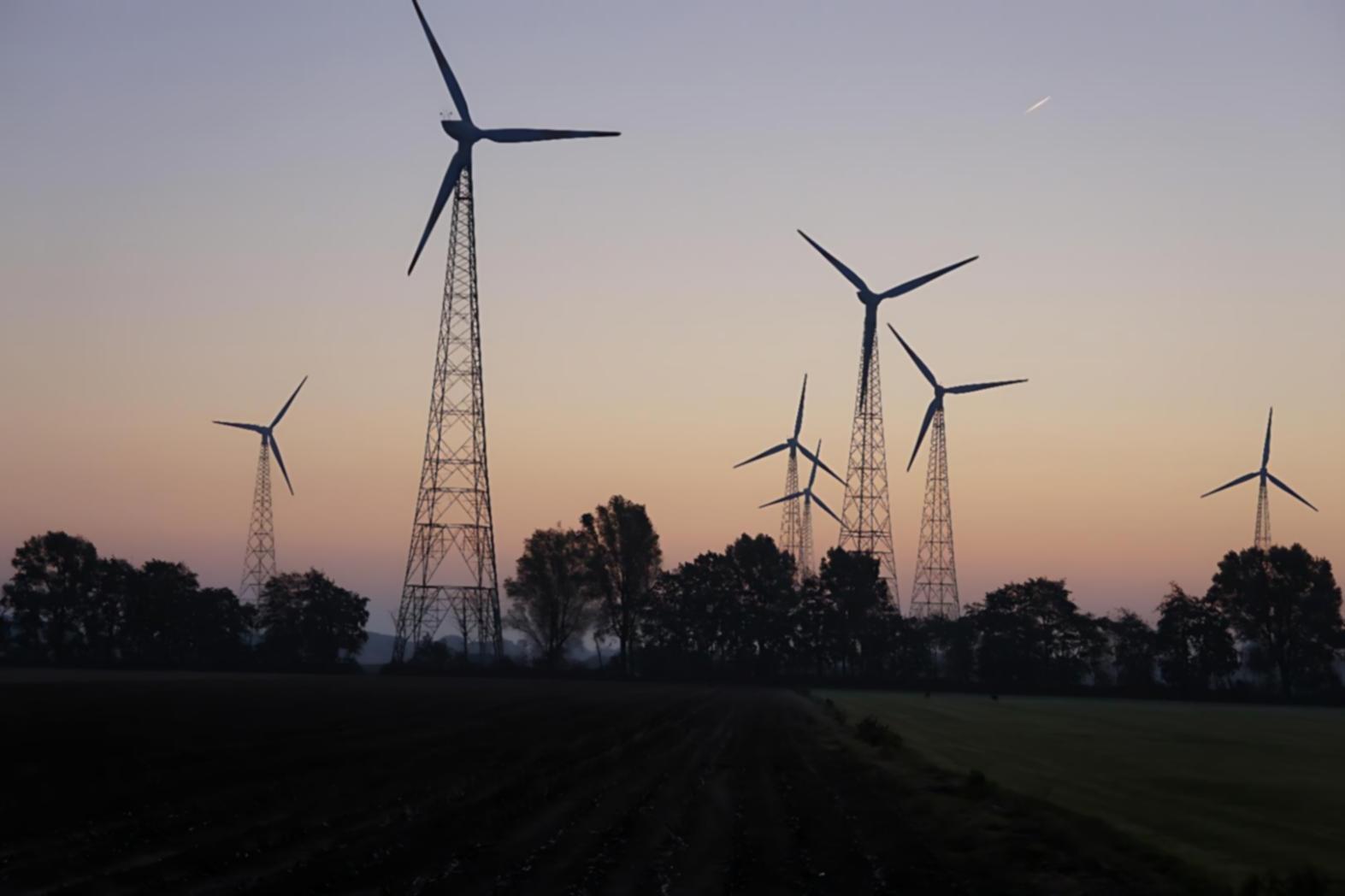 Vista técnica de componentes de una central hidroeléctrica